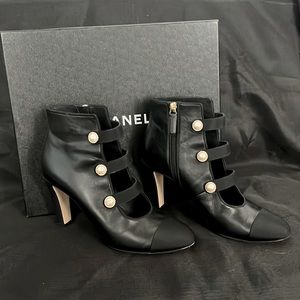 CHANEL Black Leather and Pearl Short Booties